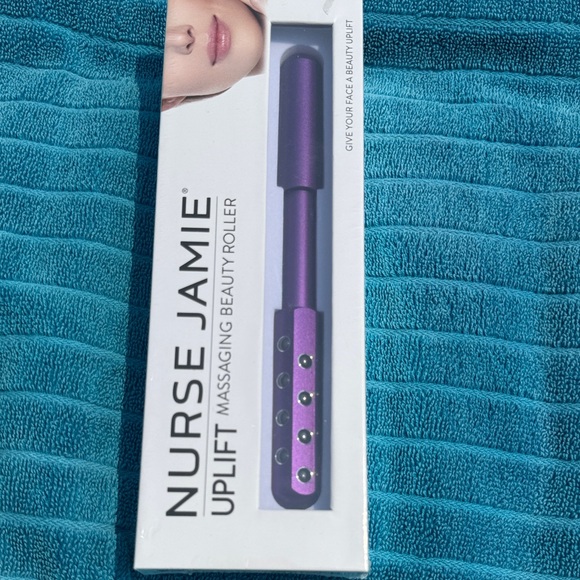 Nurse Jamie Uplift Purple Massaging Beauty Roller - Picture 1 of 3